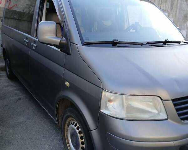 Серый Фольксваген Transporter, объемом двигателя 2.5 л и пробегом 582 тыс. км за 10000 $, фото 2 на Automoto.ua