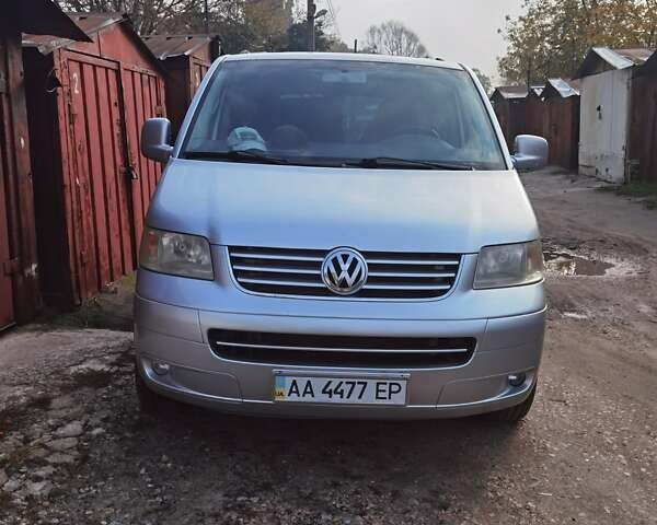 Серый Фольксваген Transporter, объемом двигателя 2.5 л и пробегом 330 тыс. км за 8800 $, фото 2 на Automoto.ua