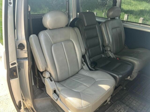 Серый Фольксваген Transporter, объемом двигателя 2.5 л и пробегом 350 тыс. км за 5700 $, фото 2 на Automoto.ua