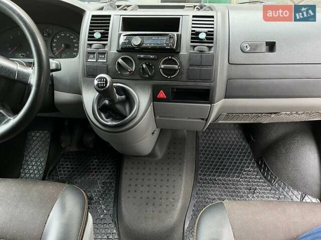 Серый Фольксваген Transporter, объемом двигателя 2.5 л и пробегом 357 тыс. км за 8200 $, фото 19 на Automoto.ua