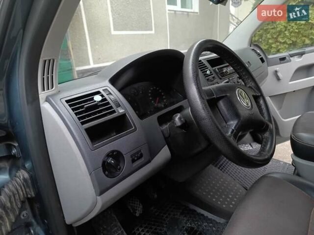 Серый Фольксваген Transporter, объемом двигателя 2.5 л и пробегом 357 тыс. км за 8200 $, фото 24 на Automoto.ua