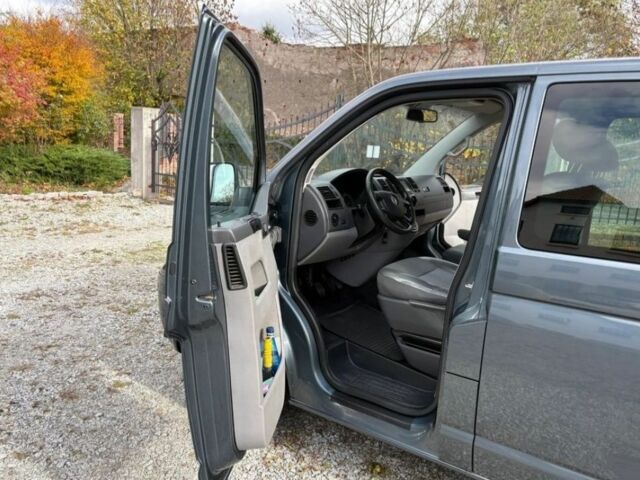 Серый Фольксваген Transporter, объемом двигателя 0 л и пробегом 250 тыс. км за 2900 $, фото 2 на Automoto.ua