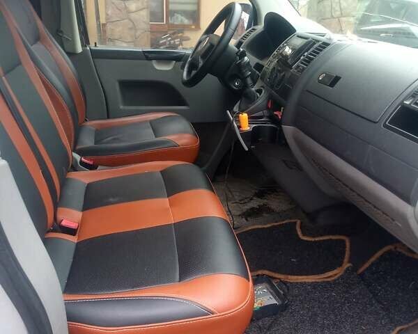 Серый Фольксваген Transporter, объемом двигателя 1.9 л и пробегом 430 тыс. км за 8500 $, фото 4 на Automoto.ua