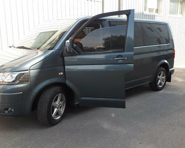 Серый Фольксваген Transporter, объемом двигателя 2.5 л и пробегом 257 тыс. км за 9600 $, фото 2 на Automoto.ua