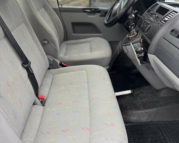 Сірий Фольксваген Transporter, об'ємом двигуна 2.46 л та пробігом 333 тис. км за 9200 $, фото 16 на Automoto.ua