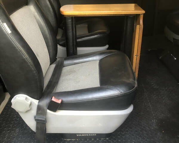 Серый Фольксваген Transporter, объемом двигателя 2.46 л и пробегом 394 тыс. км за 11165 $, фото 4 на Automoto.ua