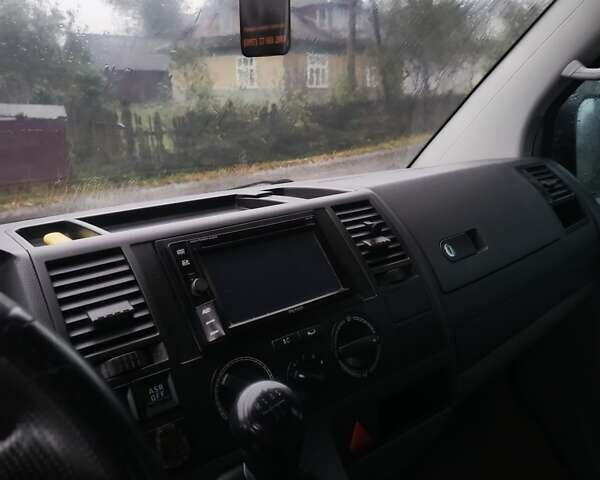 Серый Фольксваген Transporter, объемом двигателя 1.9 л и пробегом 379 тыс. км за 8700 $, фото 8 на Automoto.ua