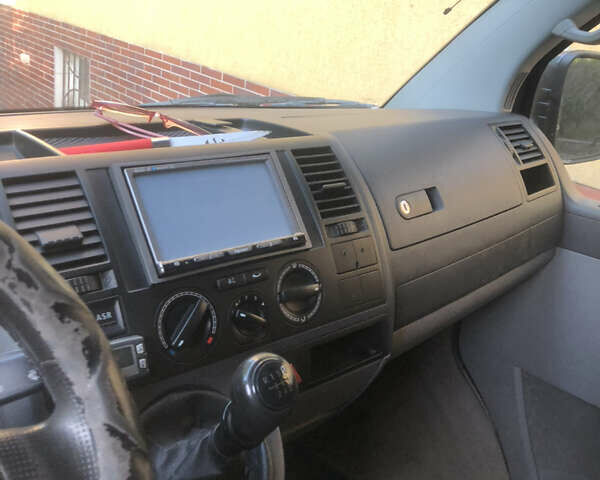 Серый Фольксваген Transporter, объемом двигателя 2.46 л и пробегом 394 тыс. км за 11165 $, фото 1 на Automoto.ua