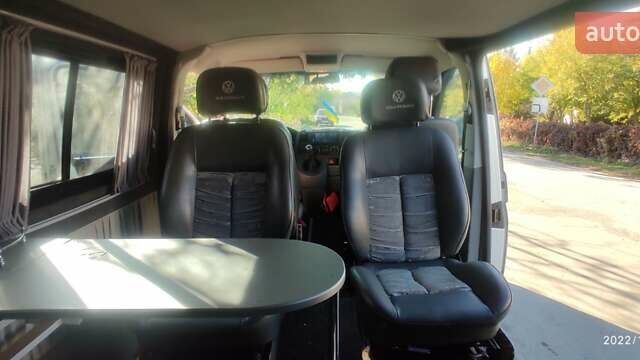 Серый Фольксваген Transporter, объемом двигателя 2.5 л и пробегом 400 тыс. км за 7700 $, фото 11 на Automoto.ua