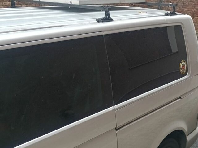 Серый Фольксваген Transporter, объемом двигателя 2.5 л и пробегом 450 тыс. км за 3352 $, фото 4 на Automoto.ua