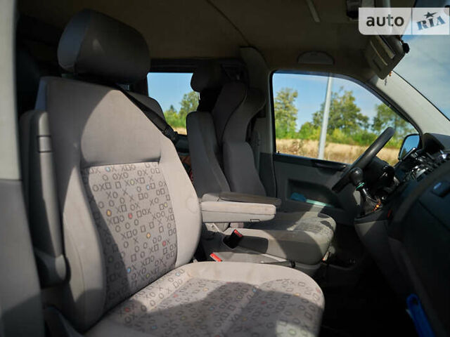 Серый Фольксваген Transporter, объемом двигателя 1.9 л и пробегом 302 тыс. км за 11000 $, фото 20 на Automoto.ua