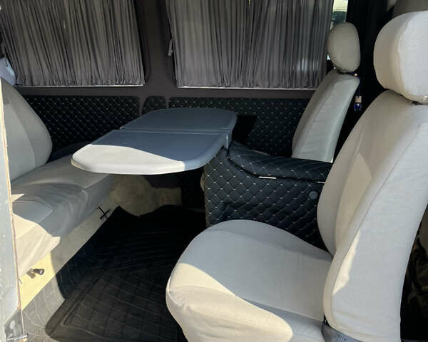 Серый Фольксваген Transporter, объемом двигателя 1.9 л и пробегом 200 тыс. км за 9200 $, фото 9 на Automoto.ua