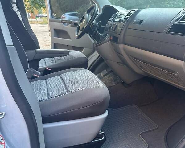 Серый Фольксваген Transporter, объемом двигателя 2.46 л и пробегом 156 тыс. км за 8500 $, фото 2 на Automoto.ua