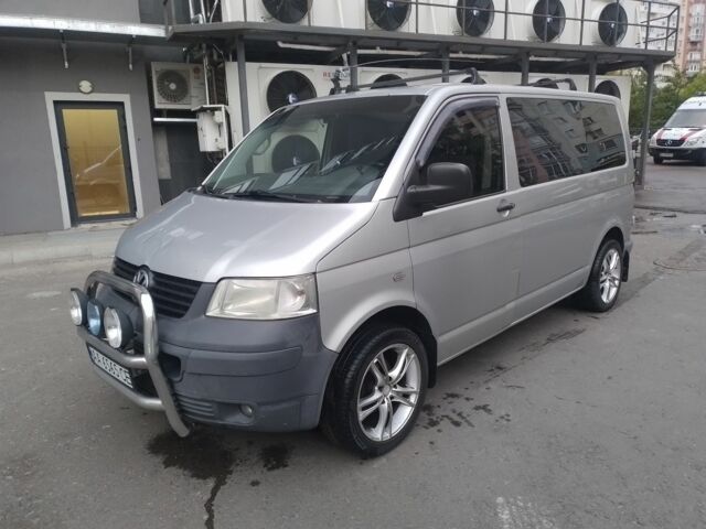 Серый Фольксваген Transporter, объемом двигателя 1.9 л и пробегом 320 тыс. км за 10000 $, фото 2 на Automoto.ua