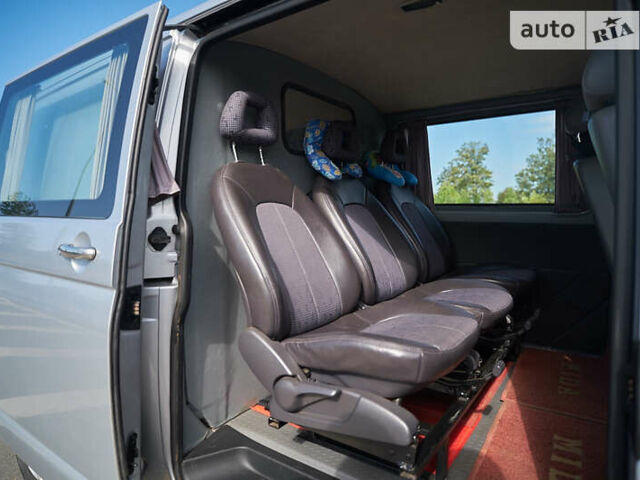 Серый Фольксваген Transporter, объемом двигателя 1.9 л и пробегом 302 тыс. км за 11000 $, фото 22 на Automoto.ua
