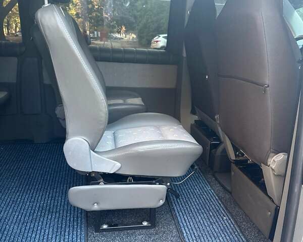 Серый Фольксваген Transporter, объемом двигателя 2.46 л и пробегом 156 тыс. км за 8500 $, фото 3 на Automoto.ua