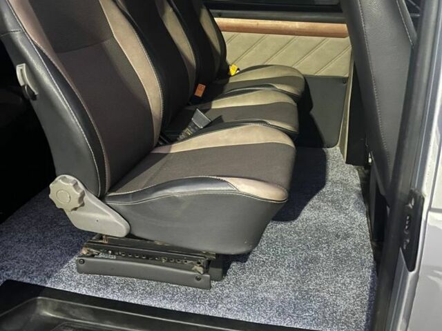 Серый Фольксваген Transporter, объемом двигателя 2.5 л и пробегом 400 тыс. км за 7100 $, фото 6 на Automoto.ua