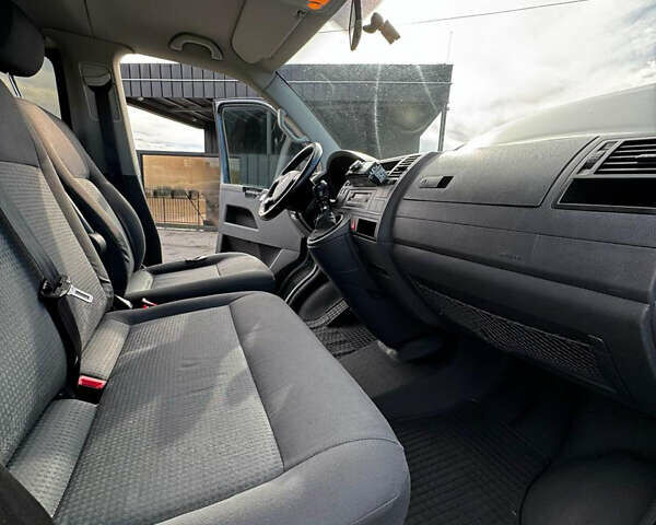 Серый Фольксваген Transporter, объемом двигателя 1.9 л и пробегом 380 тыс. км за 10500 $, фото 7 на Automoto.ua