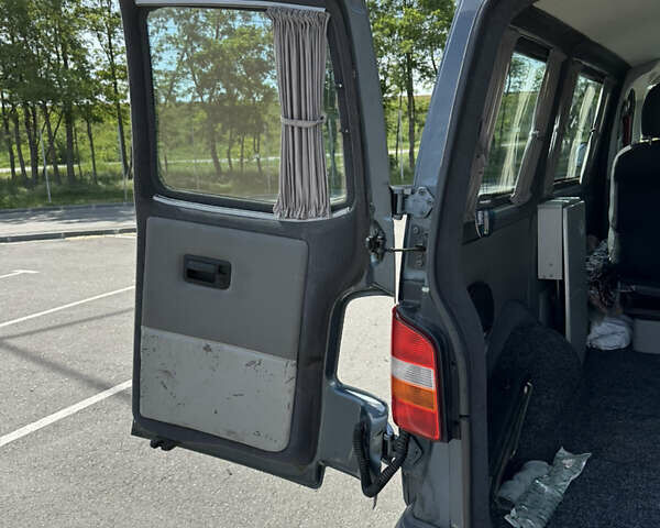 Серый Фольксваген Transporter, объемом двигателя 2.4 л и пробегом 375 тыс. км за 11999 $, фото 15 на Automoto.ua