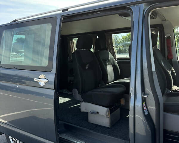 Серый Фольксваген Transporter, объемом двигателя 2.4 л и пробегом 375 тыс. км за 11999 $, фото 10 на Automoto.ua