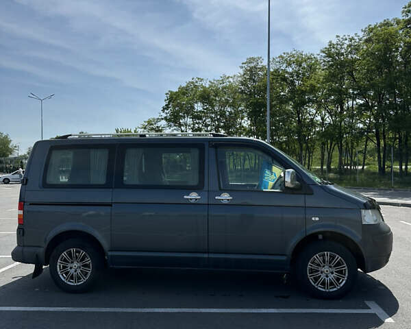 Серый Фольксваген Transporter, объемом двигателя 2.4 л и пробегом 375 тыс. км за 11999 $, фото 4 на Automoto.ua