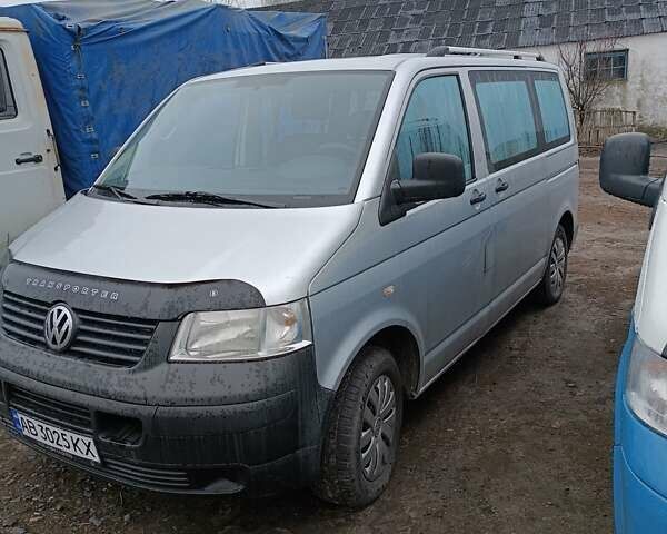 Серый Фольксваген Transporter, объемом двигателя 1.9 л и пробегом 300 тыс. км за 10000 $, фото 3 на Automoto.ua