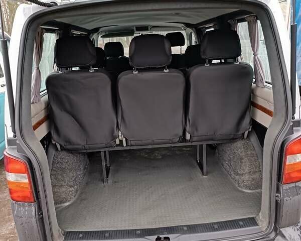 Серый Фольксваген Transporter, объемом двигателя 1.9 л и пробегом 300 тыс. км за 10000 $, фото 1 на Automoto.ua