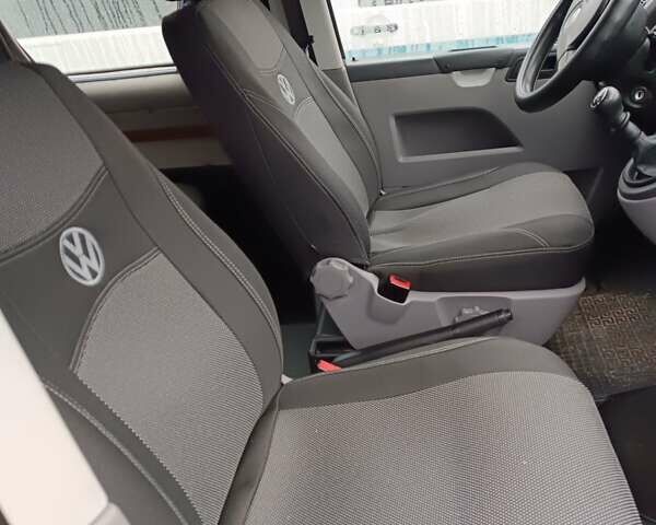 Серый Фольксваген Transporter, объемом двигателя 1.9 л и пробегом 300 тыс. км за 10000 $, фото 5 на Automoto.ua