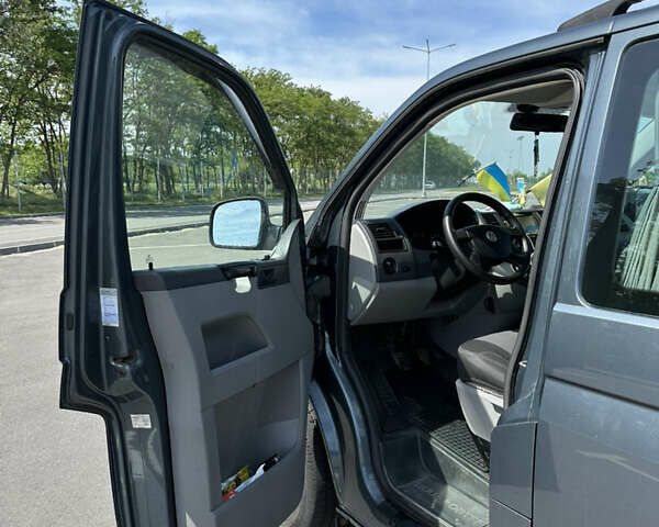 Серый Фольксваген Transporter, объемом двигателя 2.4 л и пробегом 375 тыс. км за 11999 $, фото 8 на Automoto.ua