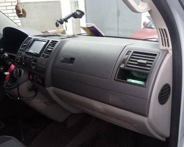 Серый Фольксваген Transporter, объемом двигателя 1.98 л и пробегом 234 тыс. км за 8000 $, фото 2 на Automoto.ua