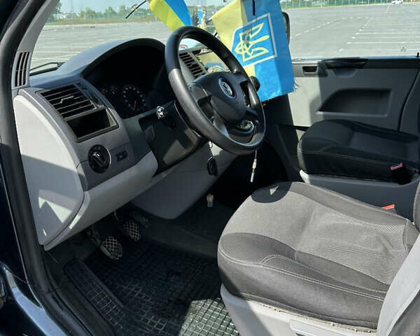 Серый Фольксваген Transporter, объемом двигателя 2.4 л и пробегом 375 тыс. км за 11999 $, фото 21 на Automoto.ua
