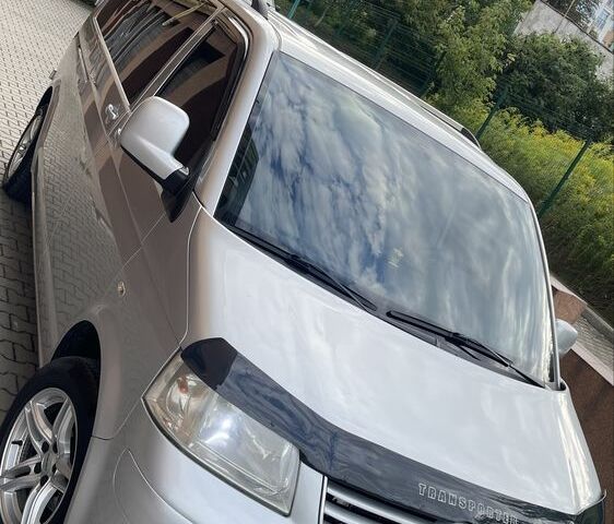 Серый Фольксваген Transporter, объемом двигателя 2.5 л и пробегом 376 тыс. км за 9000 $, фото 2 на Automoto.ua