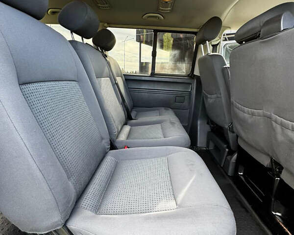 Серый Фольксваген Transporter, объемом двигателя 1.9 л и пробегом 380 тыс. км за 10500 $, фото 9 на Automoto.ua