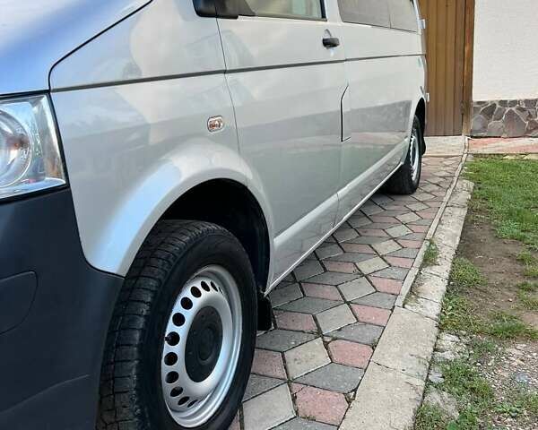 Серый Фольксваген Transporter, объемом двигателя 2.5 л и пробегом 370 тыс. км за 9500 $, фото 39 на Automoto.ua
