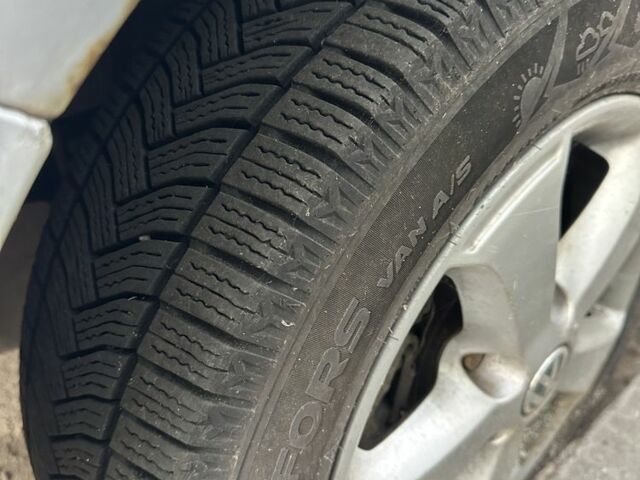 Серый Фольксваген Transporter, объемом двигателя 2.5 л и пробегом 287 тыс. км за 7500 $, фото 6 на Automoto.ua