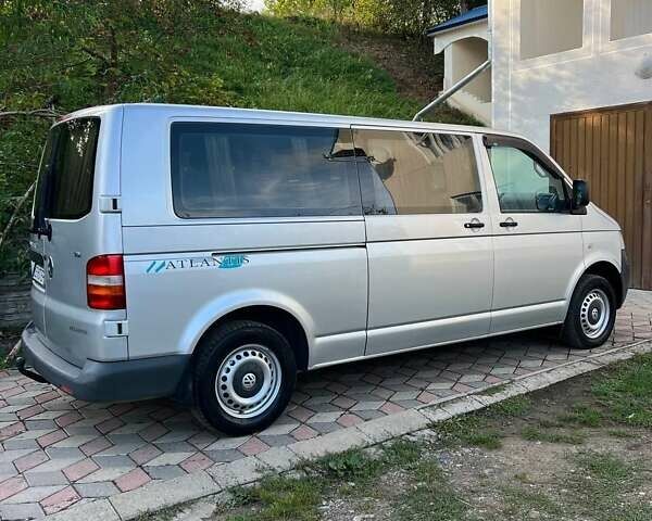 Серый Фольксваген Transporter, объемом двигателя 2.5 л и пробегом 370 тыс. км за 9500 $, фото 5 на Automoto.ua