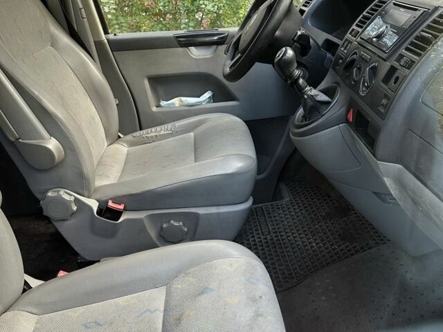 Серый Фольксваген Transporter, объемом двигателя 2.5 л и пробегом 287 тыс. км за 7500 $, фото 7 на Automoto.ua