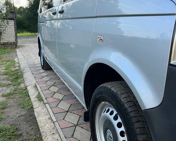 Серый Фольксваген Transporter, объемом двигателя 2.5 л и пробегом 370 тыс. км за 9500 $, фото 7 на Automoto.ua