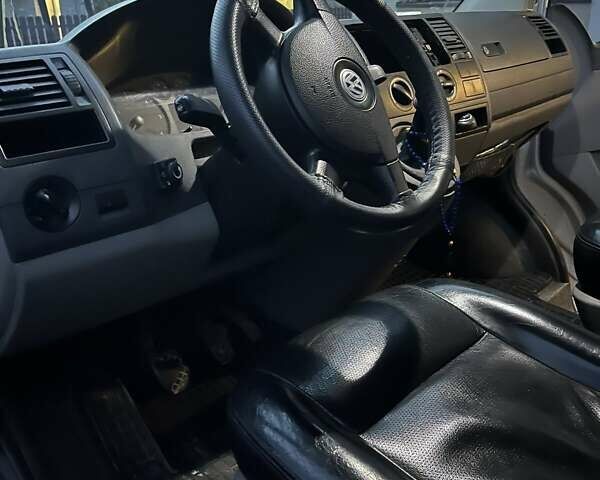 Серый Фольксваген Transporter, объемом двигателя 2.46 л и пробегом 420 тыс. км за 11100 $, фото 1 на Automoto.ua