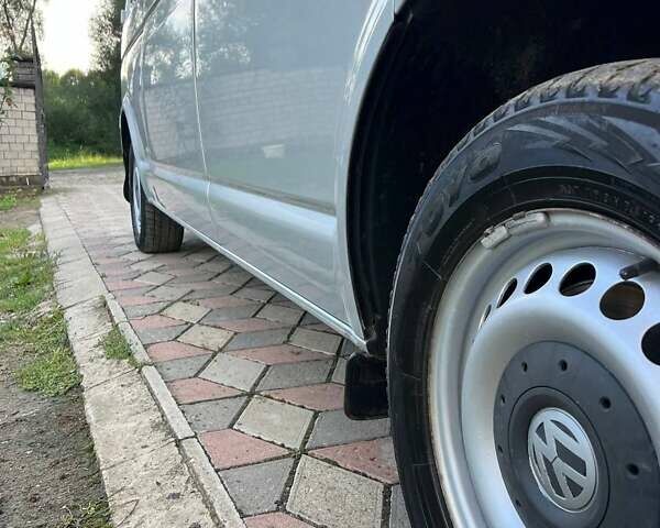 Серый Фольксваген Transporter, объемом двигателя 2.5 л и пробегом 370 тыс. км за 9500 $, фото 8 на Automoto.ua