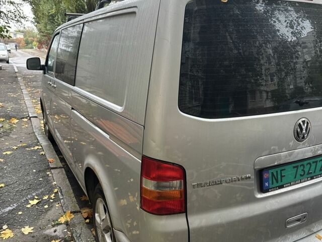 Серый Фольксваген Transporter, объемом двигателя 2.5 л и пробегом 287 тыс. км за 7500 $, фото 2 на Automoto.ua