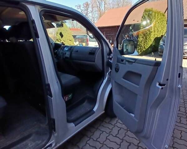 Серый Фольксваген Transporter, объемом двигателя 2.46 л и пробегом 330 тыс. км за 9000 $, фото 13 на Automoto.ua