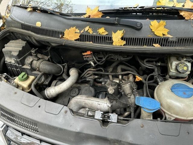 Серый Фольксваген Transporter, объемом двигателя 2.5 л и пробегом 287 тыс. км за 7500 $, фото 5 на Automoto.ua