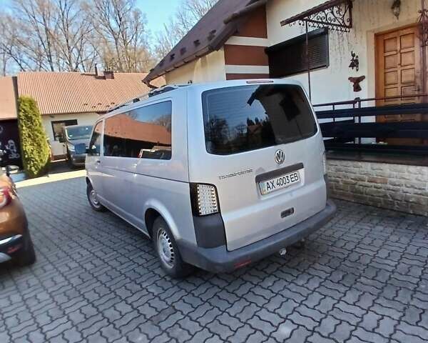 Серый Фольксваген Transporter, объемом двигателя 2.46 л и пробегом 330 тыс. км за 9000 $, фото 2 на Automoto.ua