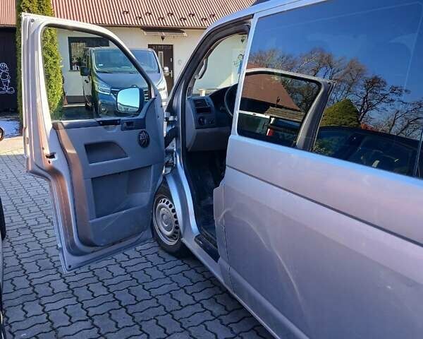 Серый Фольксваген Transporter, объемом двигателя 2.46 л и пробегом 330 тыс. км за 9000 $, фото 4 на Automoto.ua