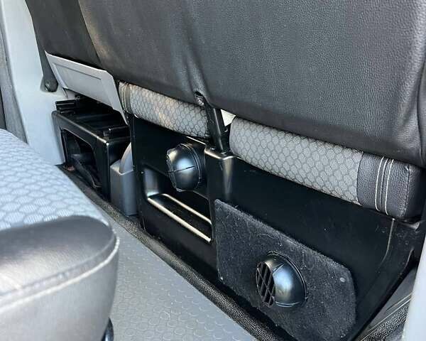 Серый Фольксваген Transporter, объемом двигателя 2.5 л и пробегом 370 тыс. км за 9500 $, фото 21 на Automoto.ua