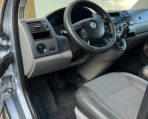 Серый Фольксваген Transporter, объемом двигателя 2.5 л и пробегом 370 тыс. км за 9500 $, фото 28 на Automoto.ua