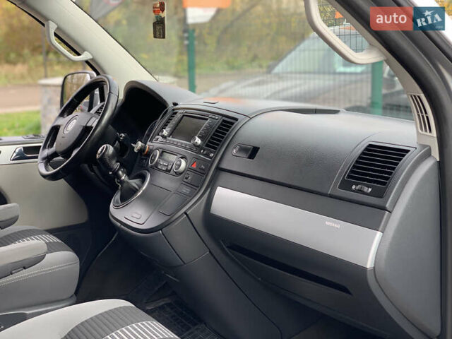 Серый Фольксваген Transporter, объемом двигателя 2.5 л и пробегом 352 тыс. км за 14455 $, фото 38 на Automoto.ua