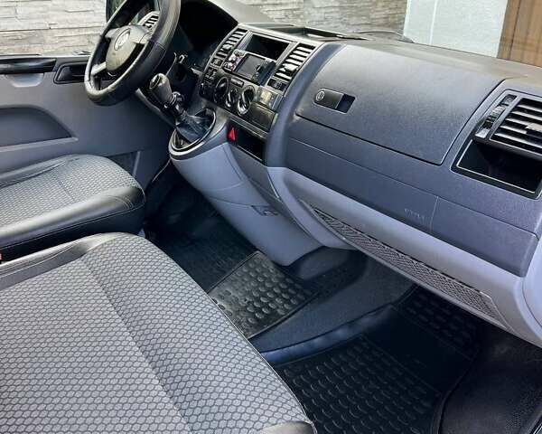 Серый Фольксваген Transporter, объемом двигателя 2.5 л и пробегом 370 тыс. км за 9500 $, фото 24 на Automoto.ua