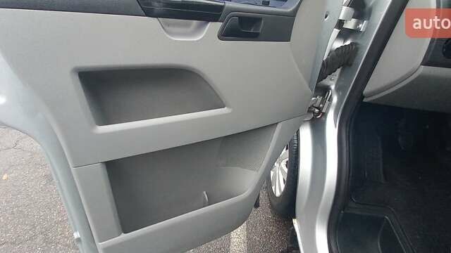 Серый Фольксваген Transporter, объемом двигателя 1.97 л и пробегом 245 тыс. км за 16000 $, фото 9 на Automoto.ua